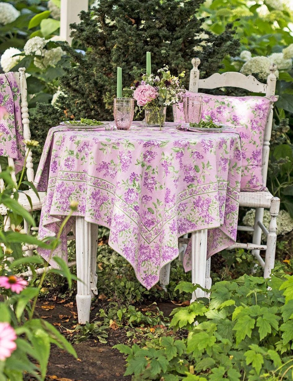 April Cornell • 36" Tablecloth | Lilac Festival – Pink