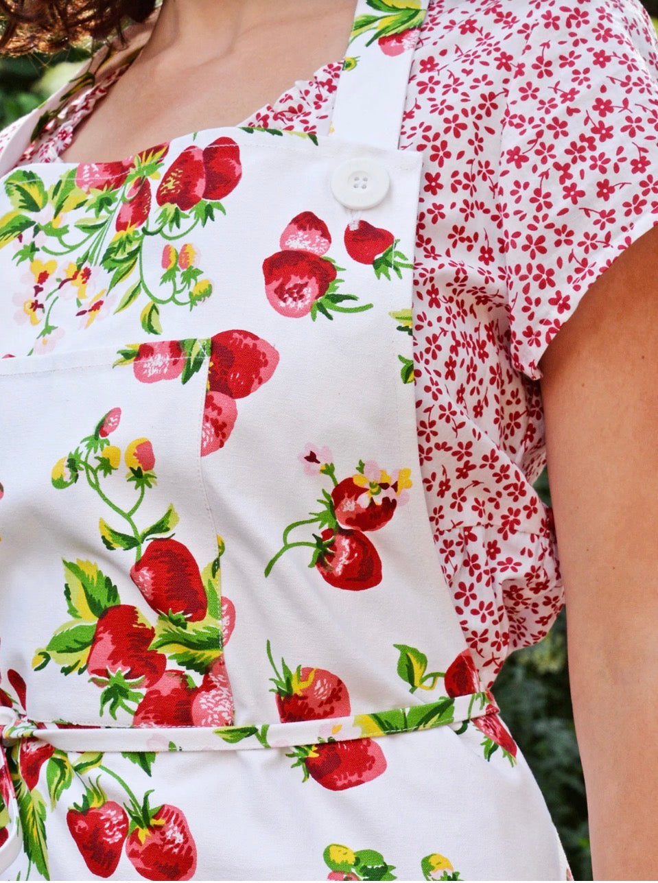 April Cornell strawberry Basket Apron