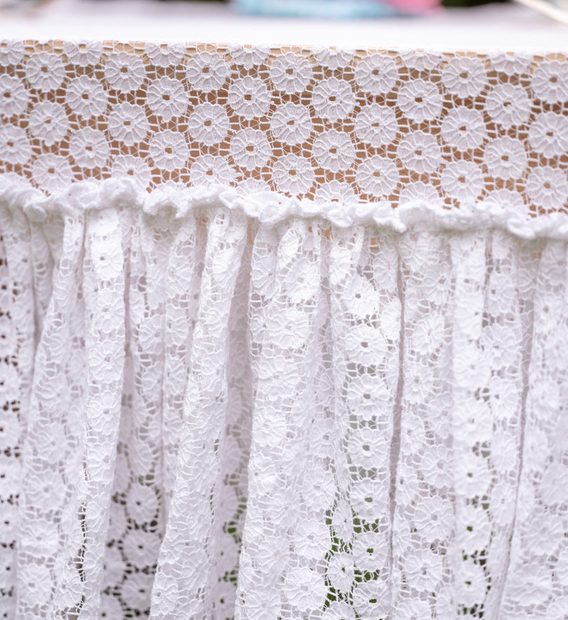 April Cornell • 56" Tablecloth | Daisy Lace