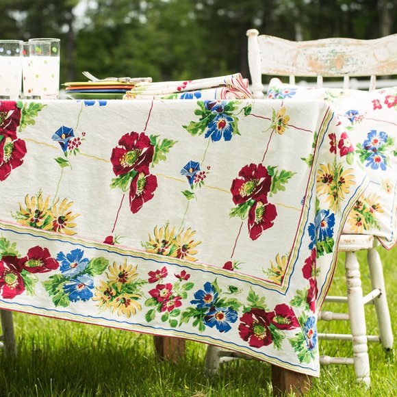 April Cornell • 36" Tablecloth | Poppy Patch – Ecru