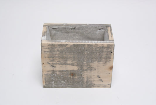 Wood planter with liner